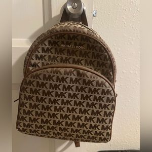 EUC MICHAEL Kors backpack!!